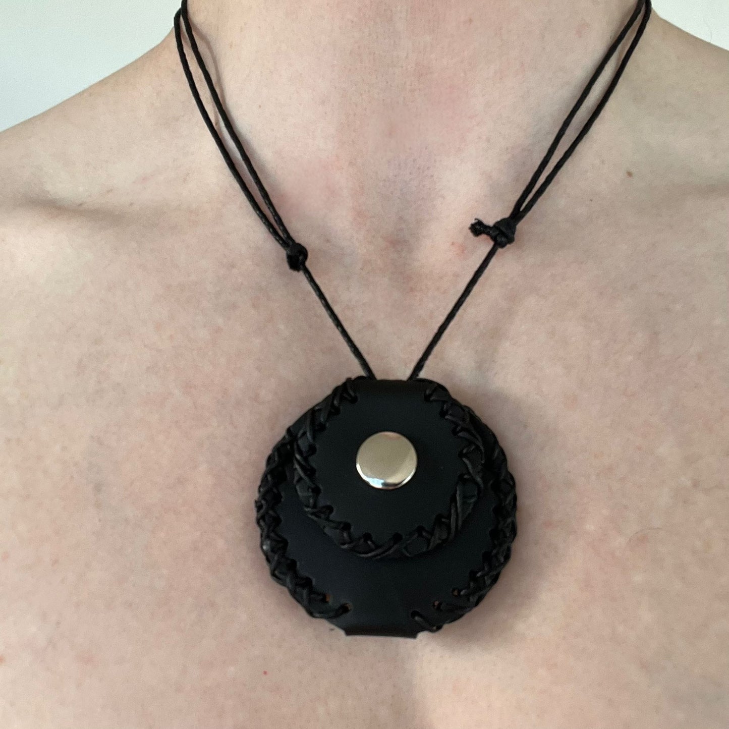 Black Leather Locket Necklace Photo Coin Purse Pendant Cord Chain Holiday Travel