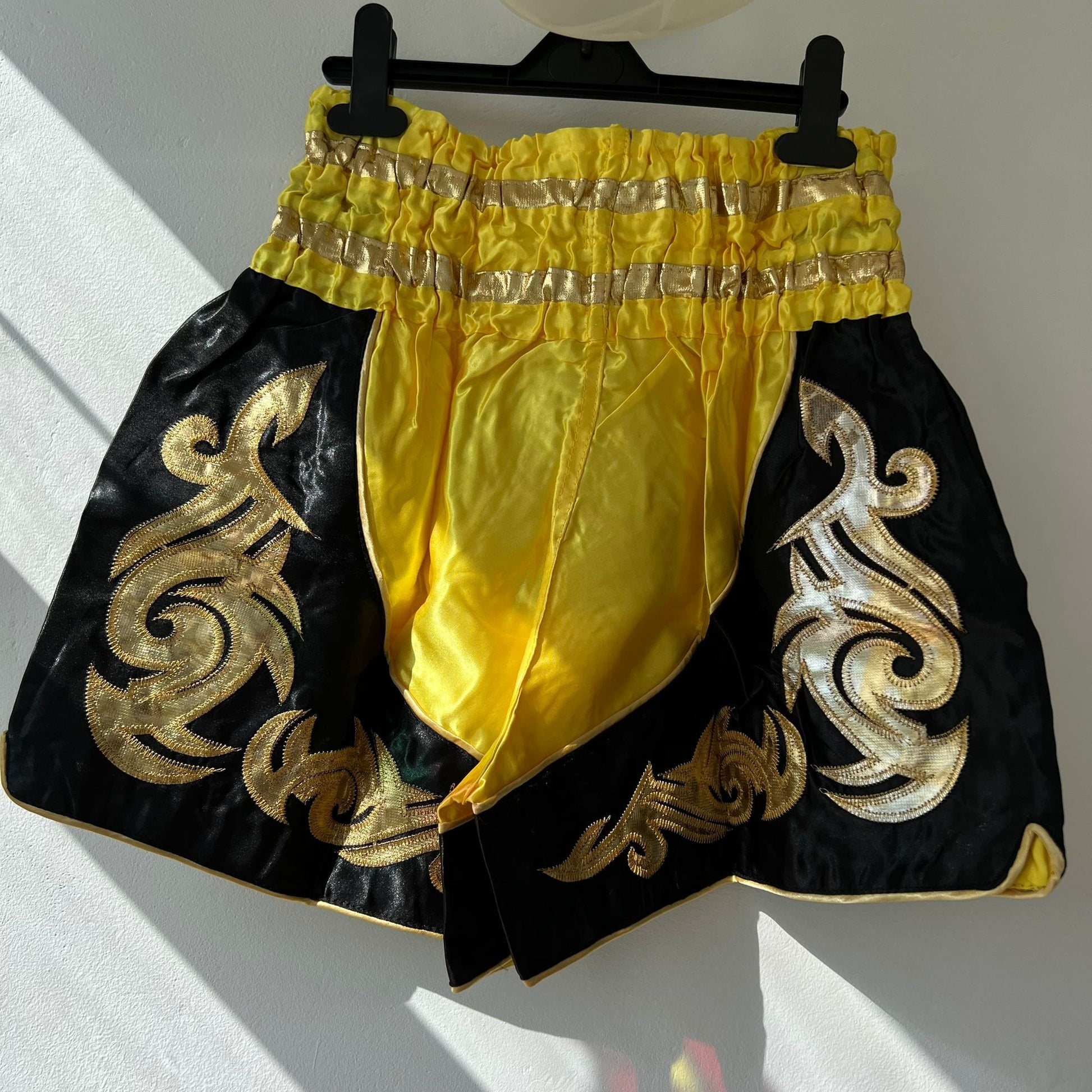 Muay Thai Boxing Shorts Size Medium Yellow Black Mens Ladies UFC MMA Kick Boxing